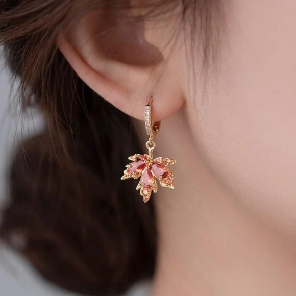 🍁 Leaf Earrings 🍁 - Picture 2 of 4